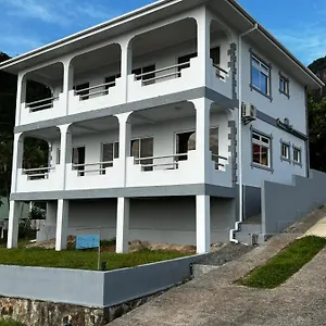 Western Ocean Breeze Self Catering Апартаменты Виктория
